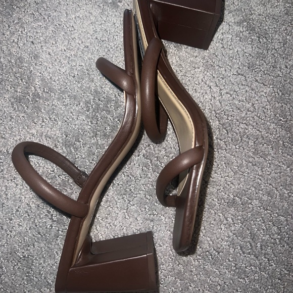 Open Toe Chunky Heel Feom Steve Madden. Smooth Brown Leather - Picture 3 of 4